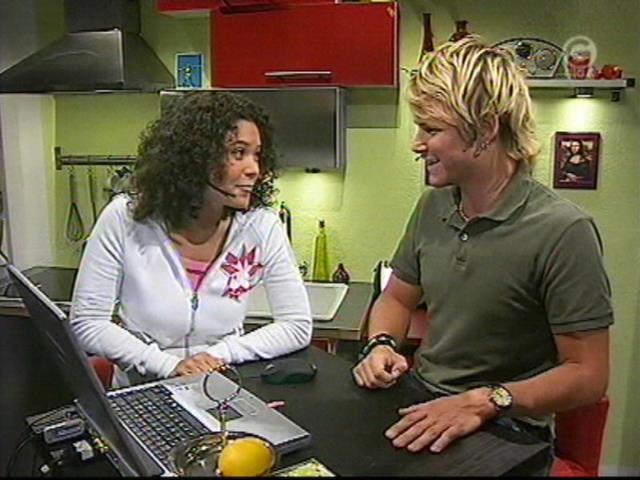 suevcaps_vio_giga_play_digital_home_04082006_646.jpg
