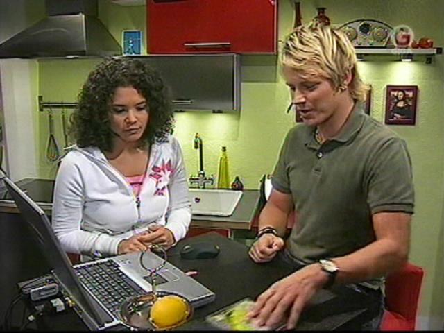 suevcaps_vio_giga_play_digital_home_04082006_661.jpg
